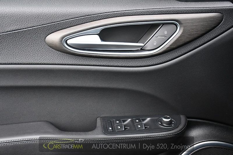 Alfa Romeo Giulia 2.2JTDm 154kw Ti - fotka 44 z 53