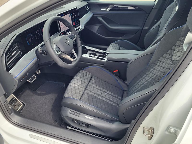 Volkswagen Passat (2026) R-Line 2,0 TDI 110KW-nové - fotka 8 z 29