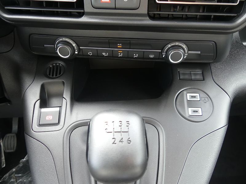 Citroën Berlingo (2026) PLUS Diesel 100k Manual - fotka 15 z 19