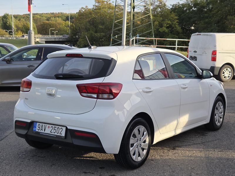 Kia Rio 1,2i lze i na splátky VŠEM  - fotka 4 z 10