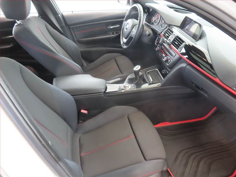 BMW Řada 3 (2012) Sport Line 320 d, Navi - fotka 9 z 14