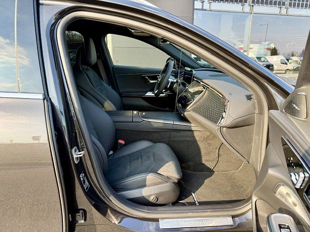 Mercedes-Benz Třídy E (2025) 300 de 4MATIC kombi s EQ - fotka 25 z 46