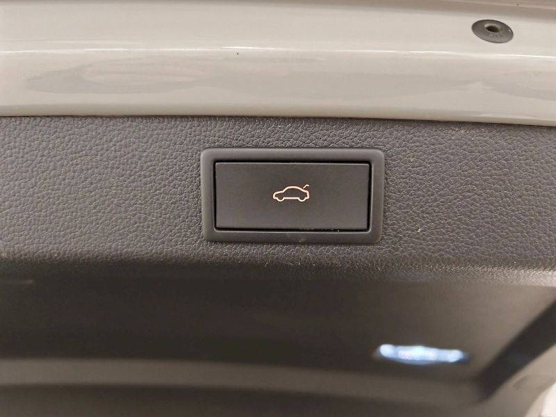 Škoda Superb (2023) Combi 2.0 TSI 140 kW DSG Sport - fotka 31 z 32