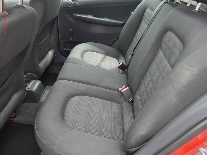 Škoda Fabia (2004) 1.9 SDi, ČR, Klima - fotka 10 z 14