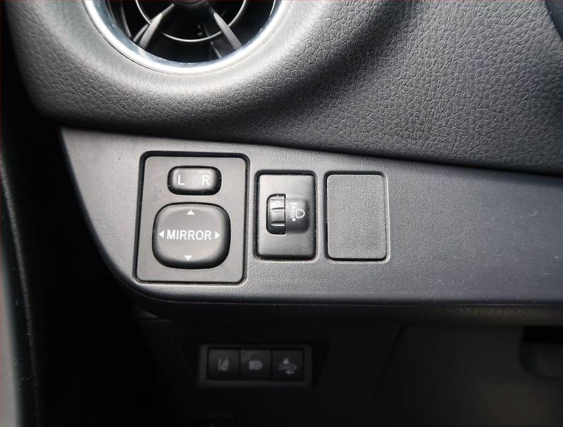 Toyota Yaris (2019) Y20 1.5 Dual VVT-i, Serv.kniha - fotka 18 z 19