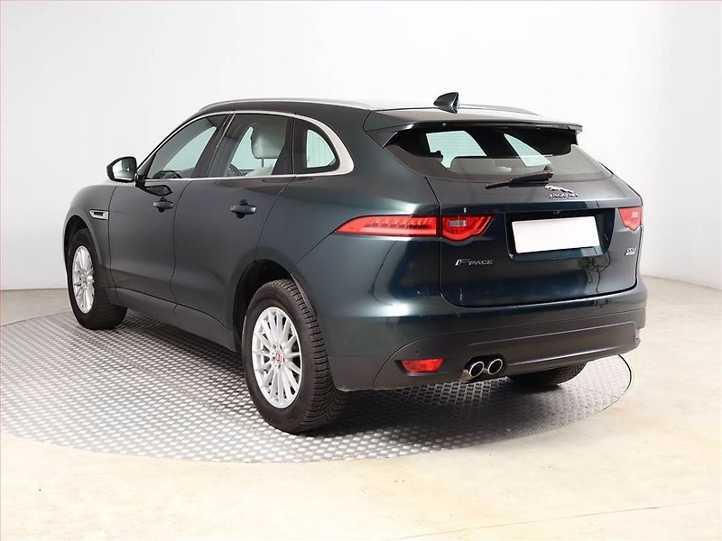 Jaguar F-Pace (2016) 20d AWD, Automat, Serv.kniha - fotka 4 z 18