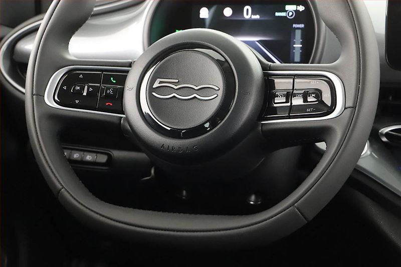 Fiat 500e (2024) 42 kWh, SoH 100% - fotka 16 z 19
