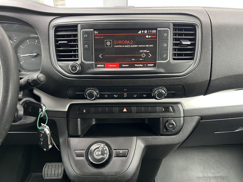 Citroën SpaceTourer (2022) 2.0HDi 130kW AUTOMAT DPH - fotka 15 z 22