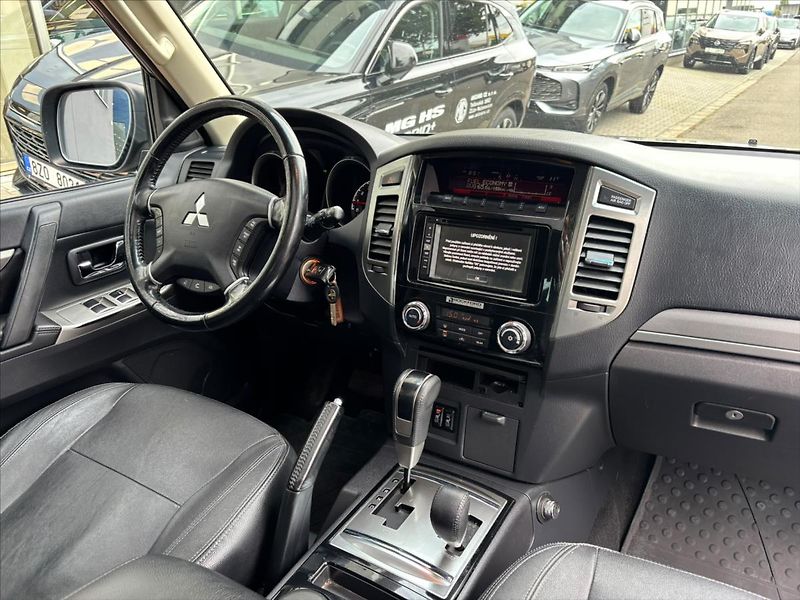 Mitsubishi Pajero 3,2 DI-D  Instyle 4x4+Serviska - fotka 18 z 32