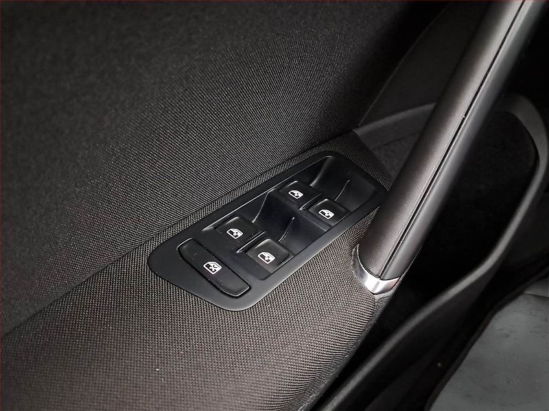 Volkswagen Golf (2017) 1.4 TSI, Tempomat - fotka 15 z 16