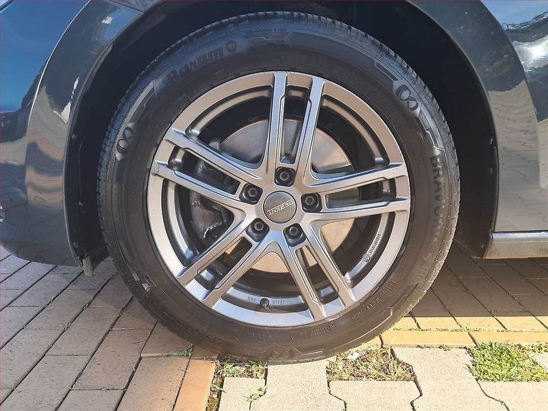Volkswagen Touran (2020) 1.5 TSI - fotka 15 z 24