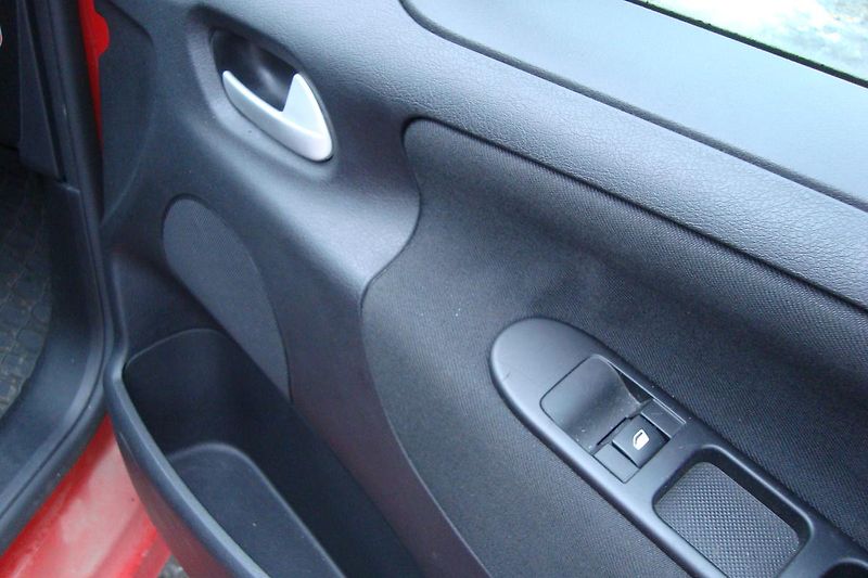 Peugeot 207 (2010) 1.4i, Zakoup.v ČR, Naj.70 Tis. - fotka 36 z 52