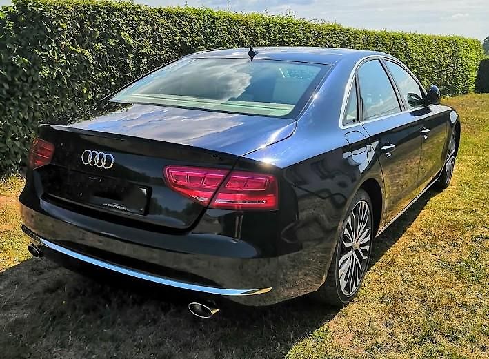 Audi A8 (2011) - fotka 2 z 15