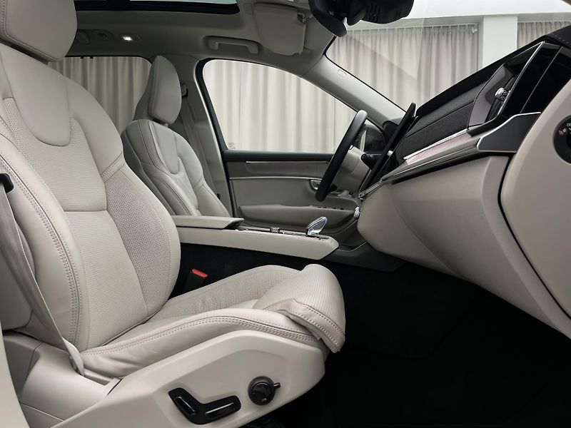 Volvo XC90 T8 AWD RECHARGE BRIGHT PLUS - fotka 20 z 56