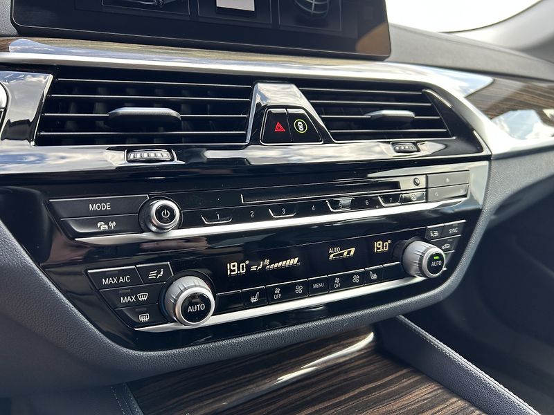 BMW Řada 5 5540i xDrive Luxury Line - fotka 28 z 37