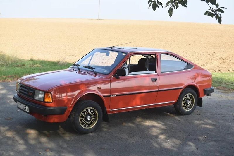 Škoda Rapid - verze RIC na srazu u Hradce Králové. 