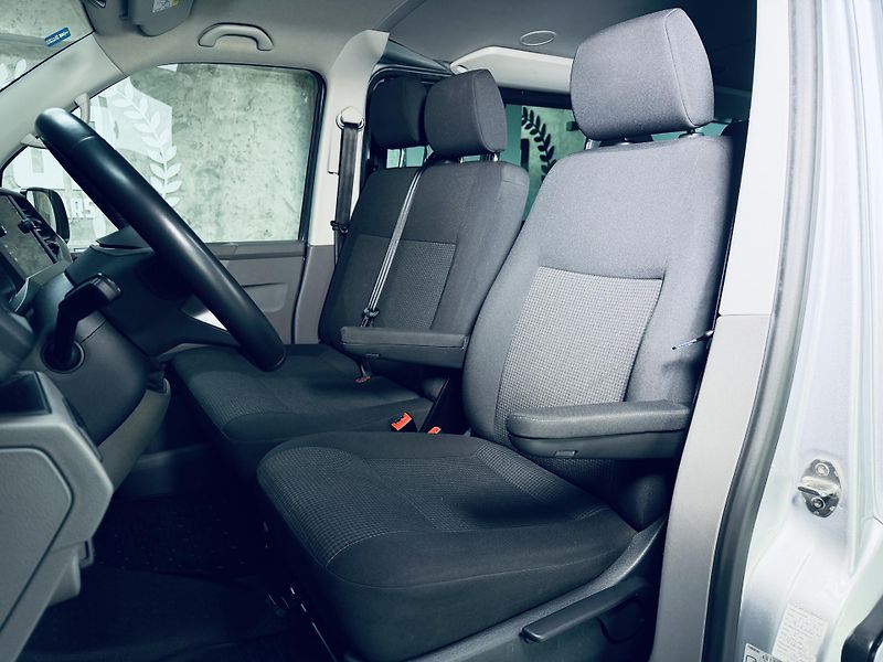 Volkswagen Transporter (2023) 6.1*BULLI*LONG*DSG*TDI - fotka 17 z 37