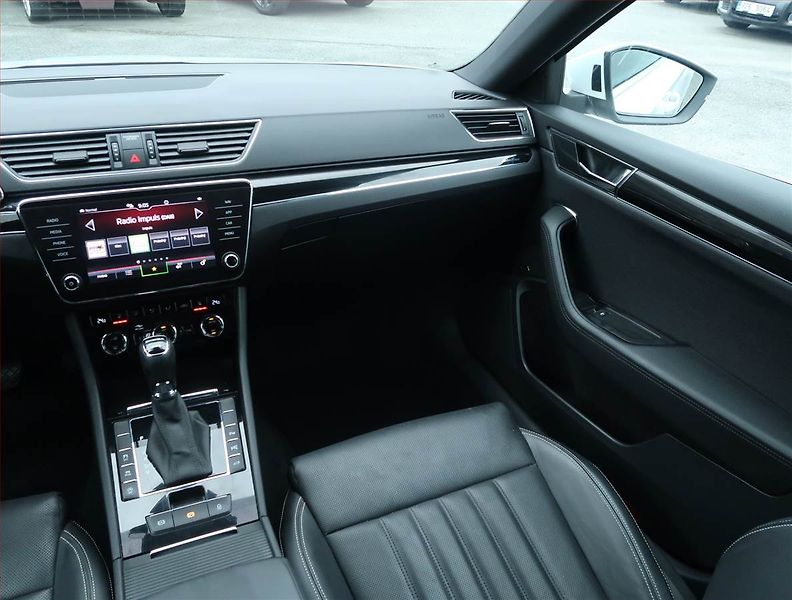 Škoda Superb (2022) Laurin&Klement 2.0 TDI - fotka 8 z 25