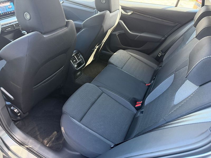 Škoda Octavia Selection  2,0TDI 85kW Matrix - fotka 13 z 17