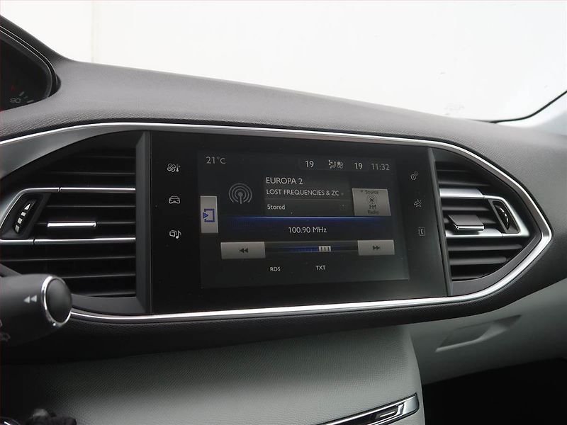 Peugeot 308 (2014) Style 1.6 e-HDi, Serv.kniha - fotka 12 z 15