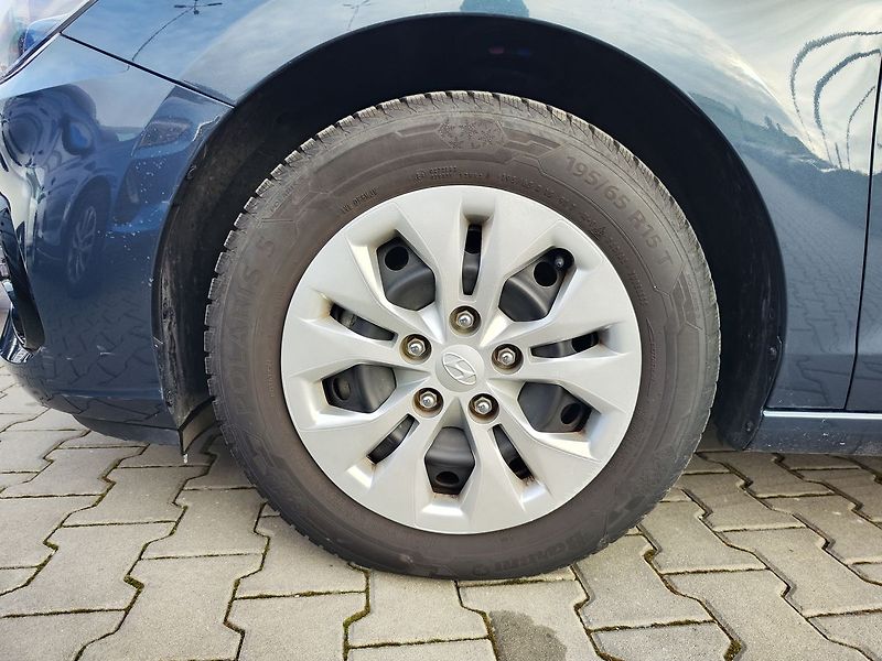 Hyundai i30 1.5i/81kW Start Plus - fotka 24 z 24