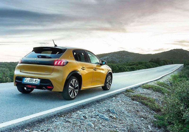 Peugeot 208 - evropské Auto roku