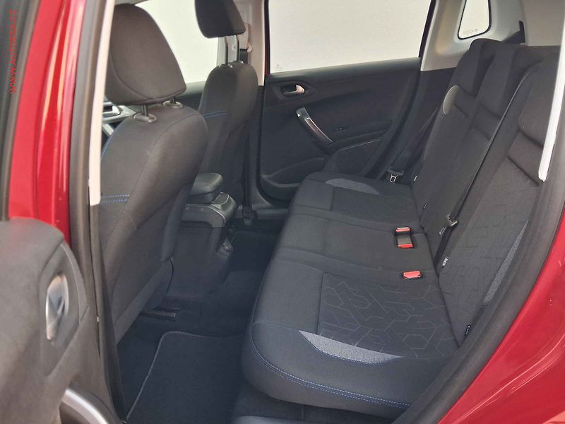 Peugeot 2008 (2017) 1.2 PT, Style, navi, TZ - fotka 10 z 18