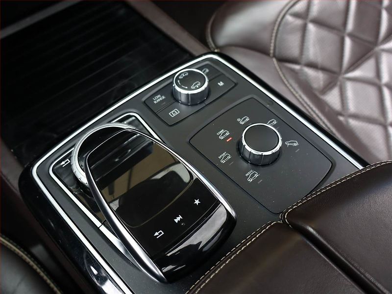 Mercedes-Benz GLS (2017) 350 d 4MATIC - fotka 21 z 27