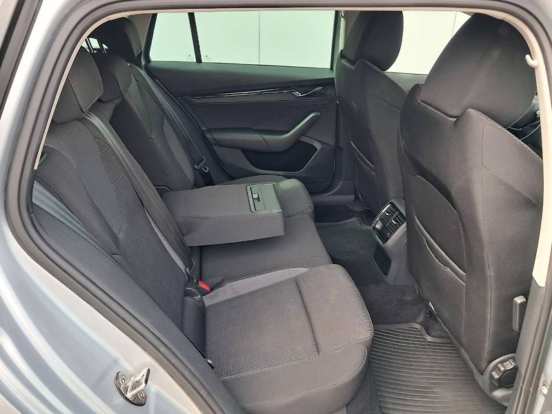 Škoda Octavia (2022) COMBI IV Ambition PLUS 1.5 TSI - fotka 20 z 25