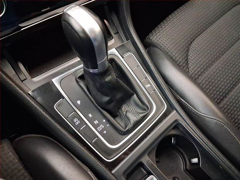 Volkswagen Golf (2014) Highline 2.0 TDI, Automat - fotka 17 z 21