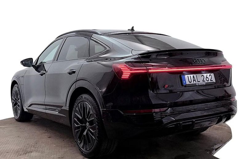 Audi Q8 e-tron 55 Sportback Q 360 Matrix Pano - fotka 8 z 36