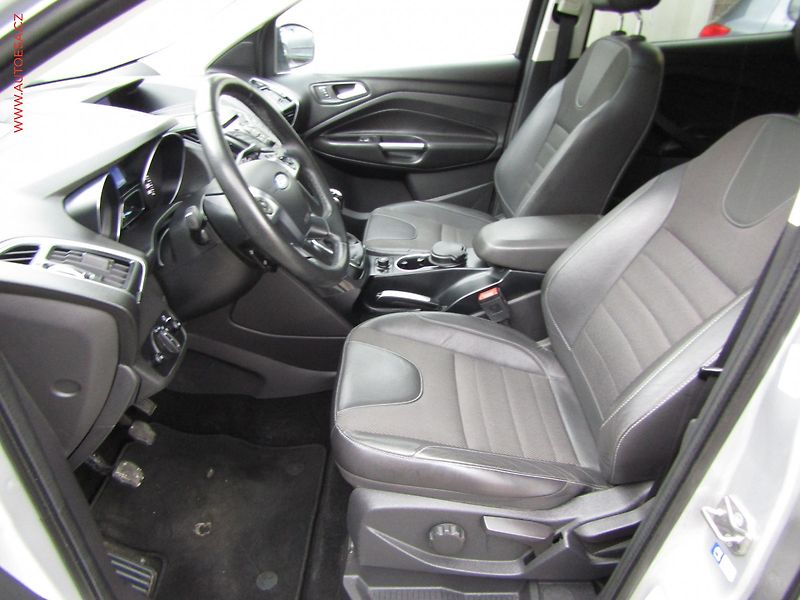 Ford Kuga (2015) 2.0 TDCi 4x4, Titanium - fotka 9 z 21