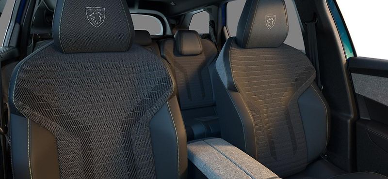 Peugeot 5008 (2026) GT Hybrid 145 Summer Blue - fotka 10 z 10
