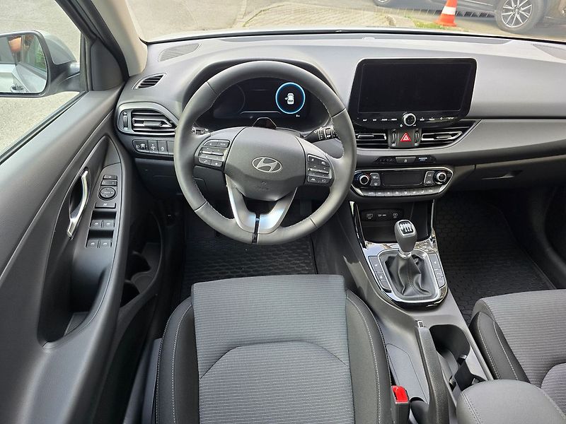 Hyundai i30 (2026) 1.0 T-GDi Go Czech - fotka 12 z 25