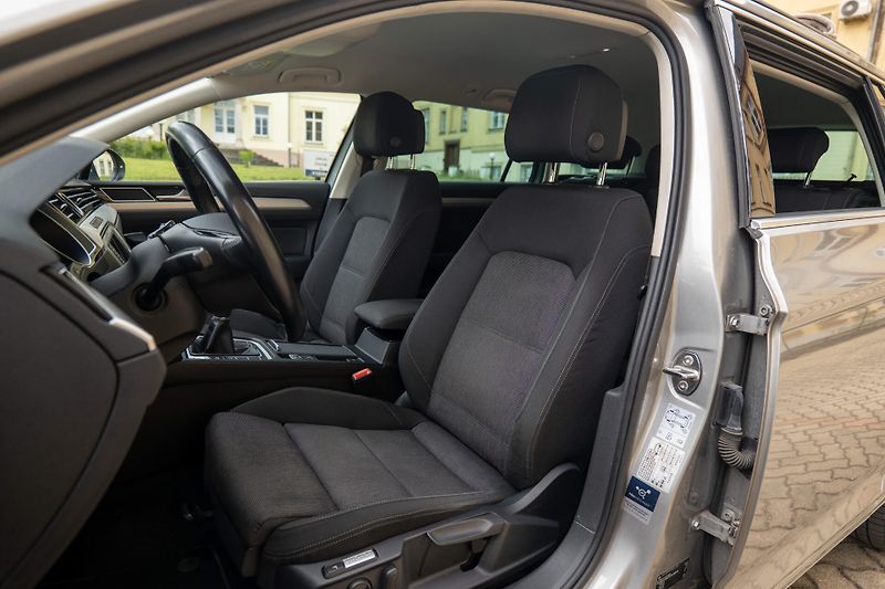 Volkswagen Passat 2.0 TDI 110 kW DCC BLIS ACC Ta - fotka 11 z 34