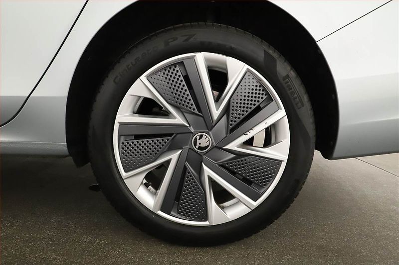Škoda Superb (2025) 2.0 TDI, Selection, Navigace - fotka 20 z 20