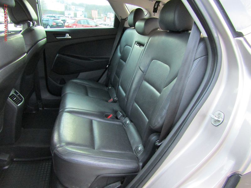 Hyundai Tucson (2015) 2.0 CRDi 4WD, Premium, panor - fotka 11 z 22