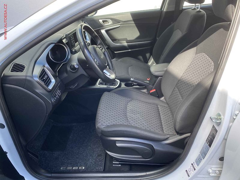 Kia Ceed (2021) 1.5T-GDI, ČR, AC, temp - fotka 9 z 17