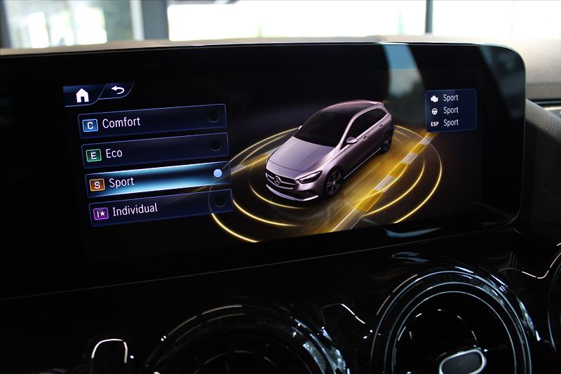 Mercedes-Benz Třídy B 180 MBUX / 1000km / DPH / LED - fotka 18 z 32
