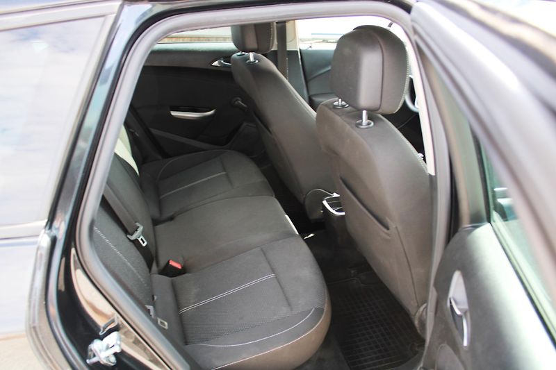 Opel Astra (2011) 1,4i KLIMA TEMPOMAT EL.OKNA - fotka 12 z 16