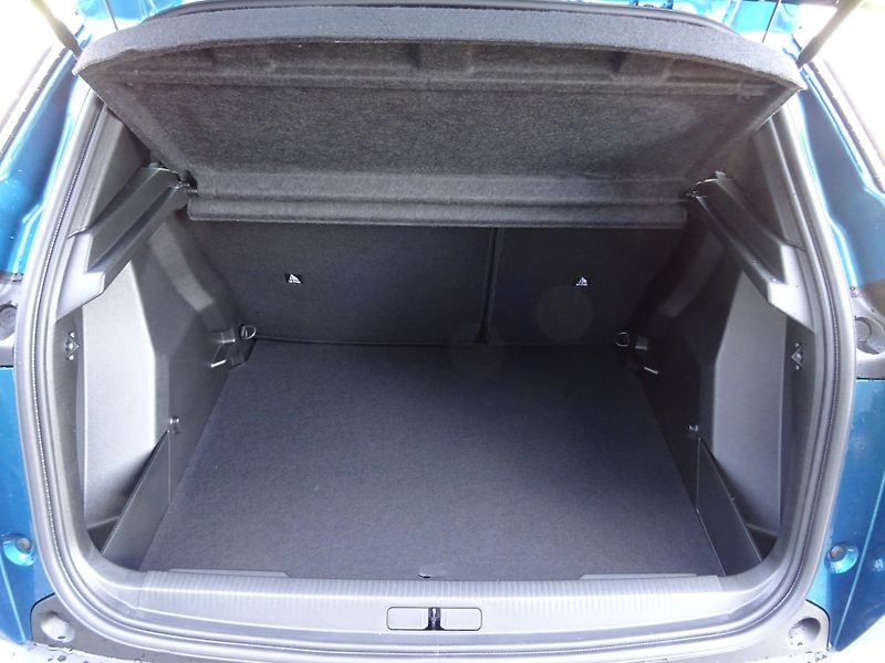 Peugeot 2008 (2026) ALLURE Turbo 100k MAN6 - fotka 11 z 43