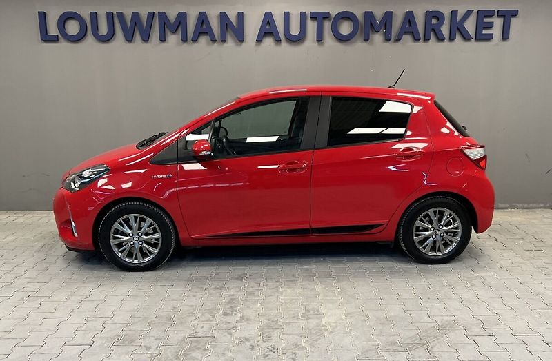Toyota Yaris Hybrid e-CVT Active Trend - fotka 3 z 15