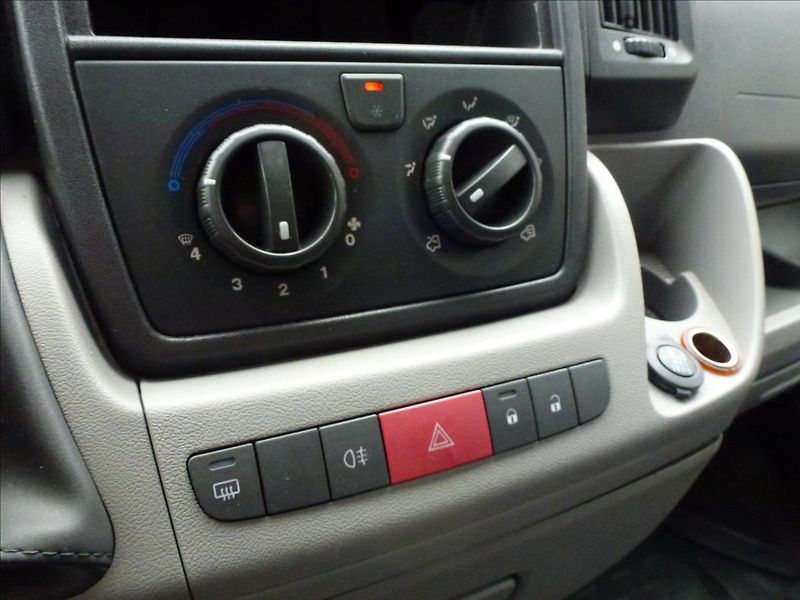 Citroën Jumper 2,2 HDI 6 rychlostí, Klimatiza - fotka 35 z 45