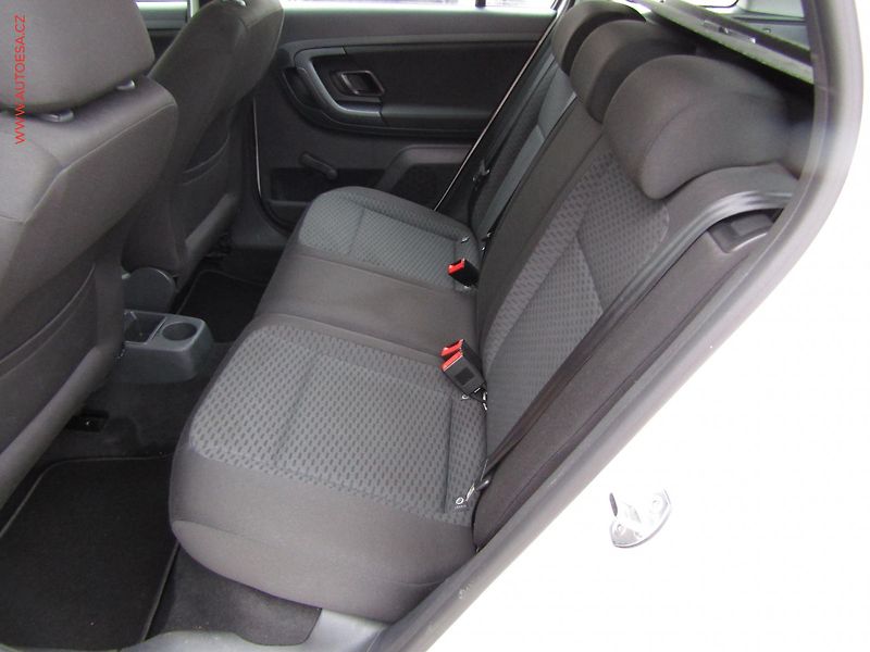 Škoda Fabia (2011) 1.2 TSi, Ambiente, +kola - fotka 10 z 18