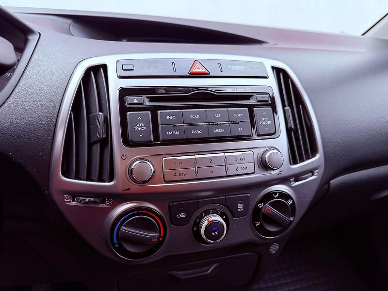 Hyundai i20 1.2, ČR, 46 tkm - fotka 15 z 19