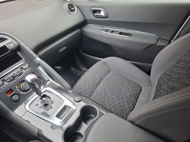Peugeot 3008 (2016) 1.6HDI 80kW AUT -SERVISOVÁNO! - fotka 14 z 29