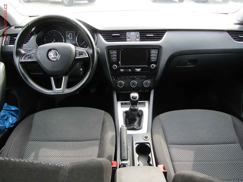 Škoda Octavia (2016) 1.6 TDi, AC, výhřev sed - fotka 8 z 17