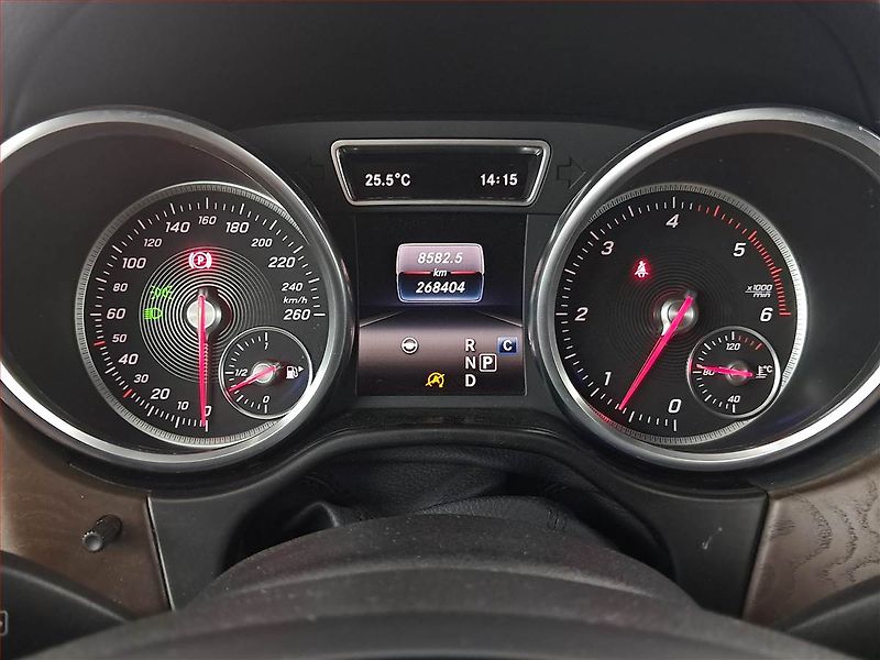 Mercedes-Benz GLS (2016) AMG line 350 d 4MATIC - fotka 11 z 22