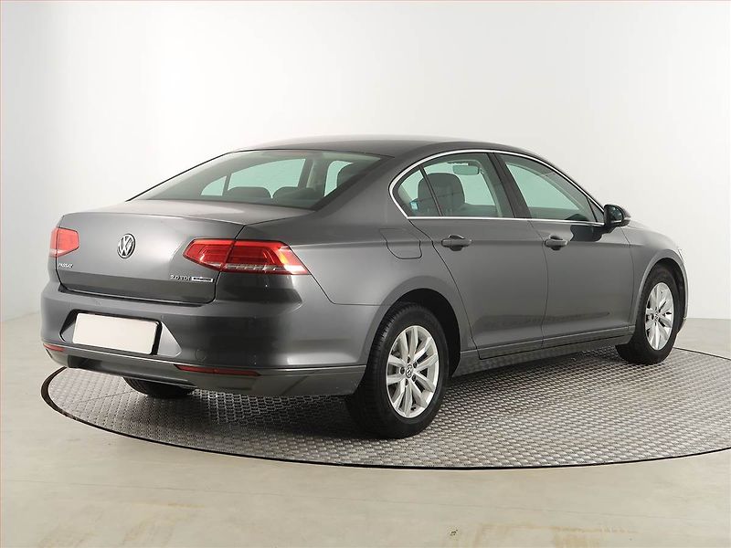 Volkswagen Passat (2016) Business 2.0 TDI, Automat - fotka 5 z 18