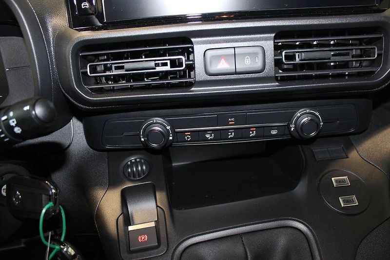 Opel Combo (2024) Edition Plus L1H1 1.5CDTI, MT6 - fotka 12 z 15